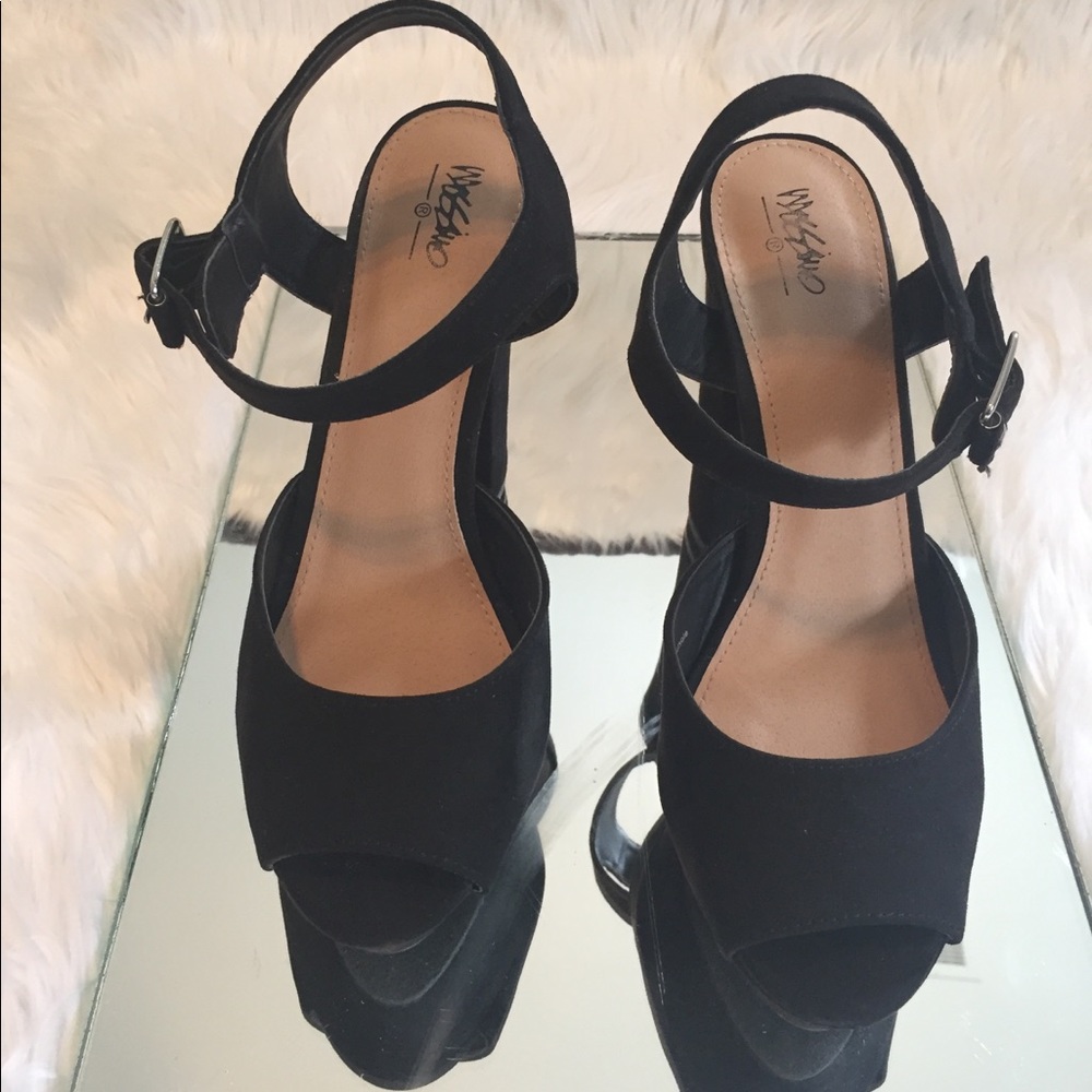 Black Suede 10M platform peep toe heels- Like New